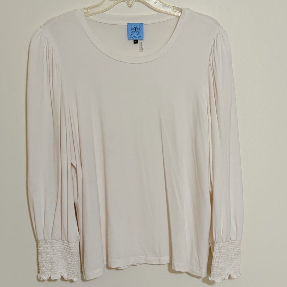 EUC CeCe off-white dressy t-shirt Size XL